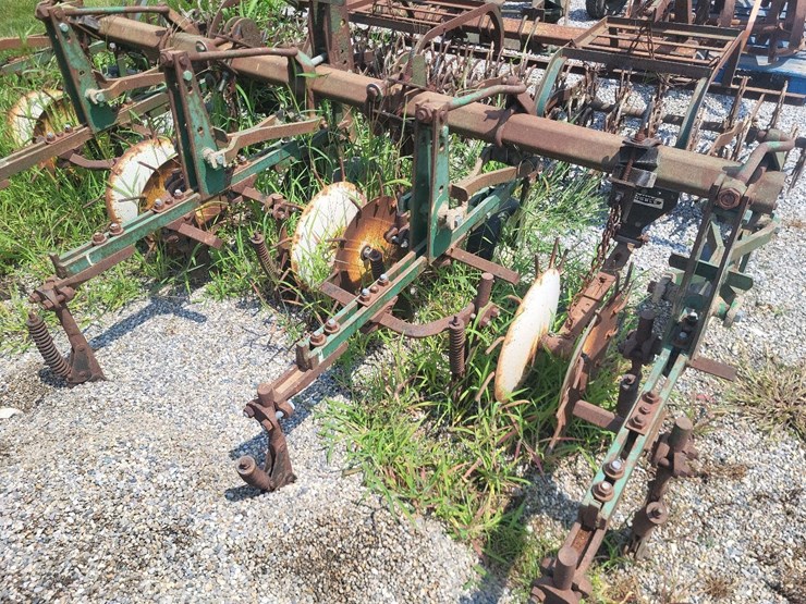 oliver-4r30"-3pt-hitch-cultivator-image-11