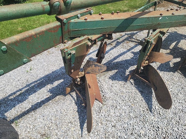 oliver-545-in-furrow--4-bottom-moldboard-plow-w/coulters-image-15