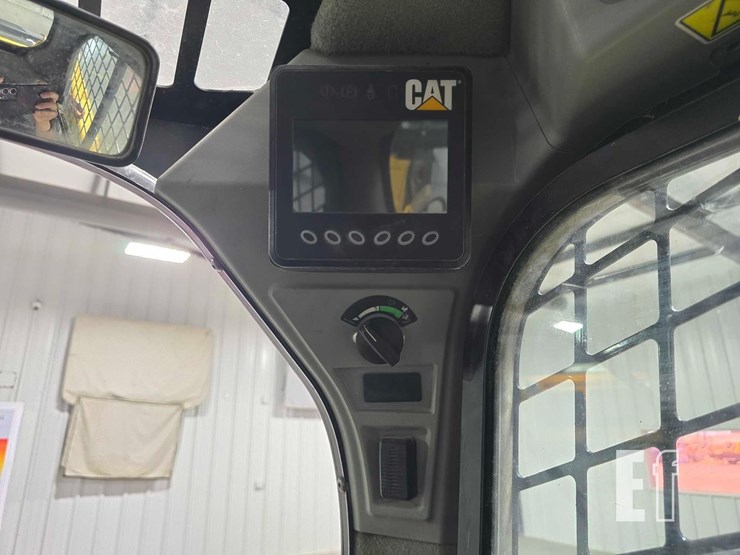 2015-caterpillar-259d-image-19