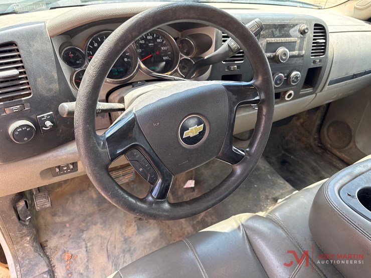 2010-chevrolet-2500-hd-service-truck-image-21