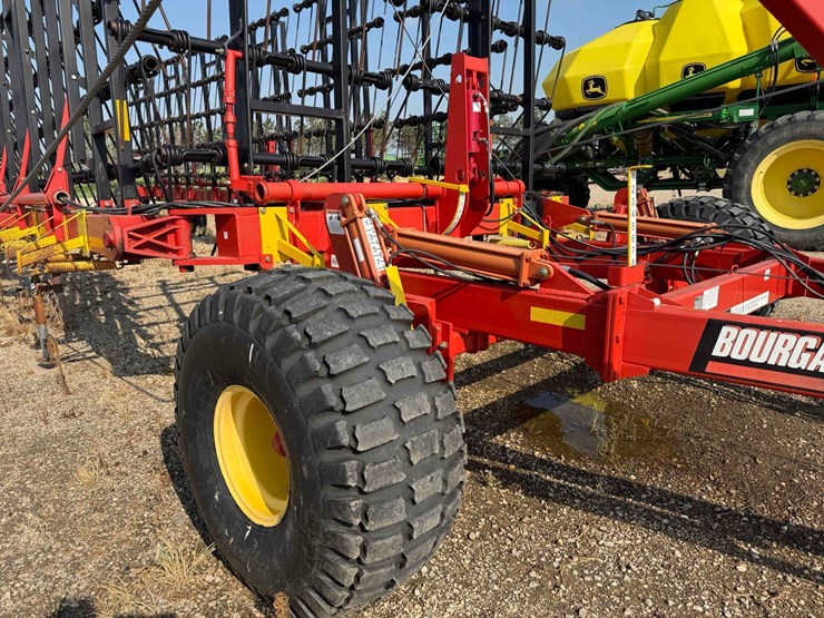 2013-bourgault-7200-image-31