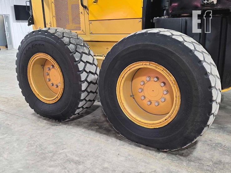 2010-caterpillar-120m-image-30