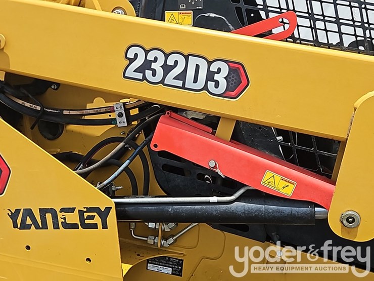 2022-caterpillar-232d-image-17