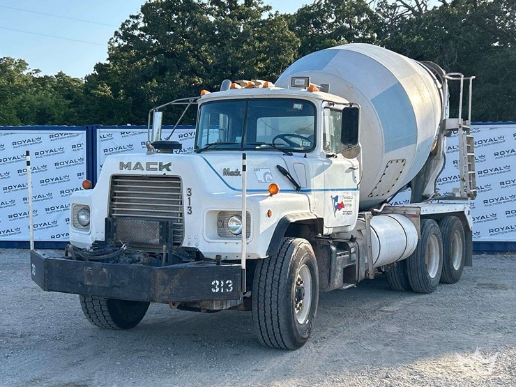 1994-mack-dm690s-image-1