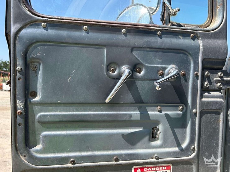 1994-mack-dm690s-image-10