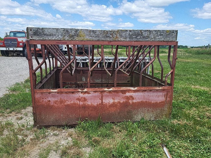 round/big-square-bale-feeder---20-head-capacity-image-3