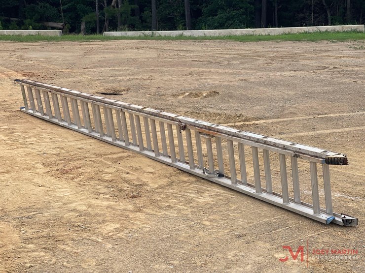 40'-aluminum-extension-ladder-image-1