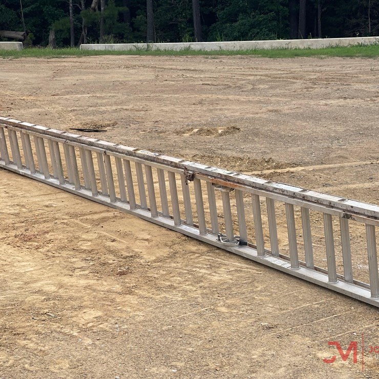 40' ALUMINUM EXTENSION LADDER