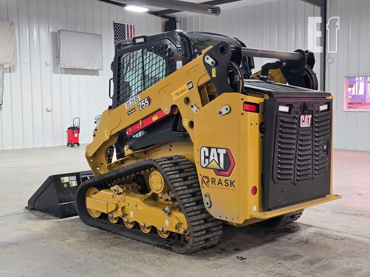 2025-caterpillar-255-image-4