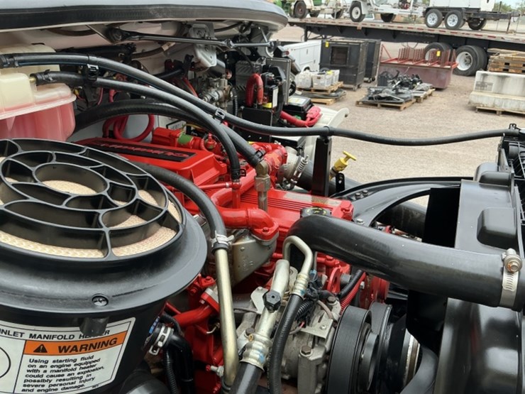 2016-freightliner-m2-106-image-33