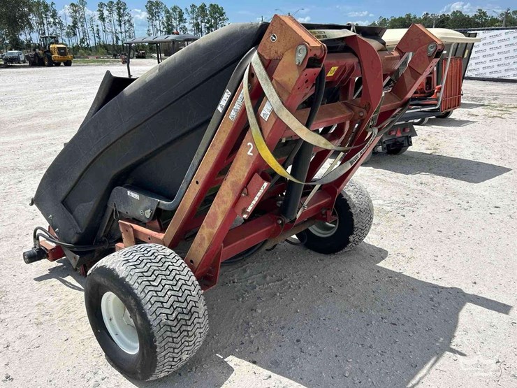 2007-toro-pro-sweep-5200-turf-sweeper-tractor-attachment-image-4