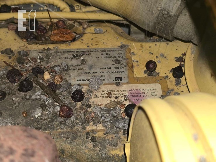 2004-caterpillar-120h-image-25