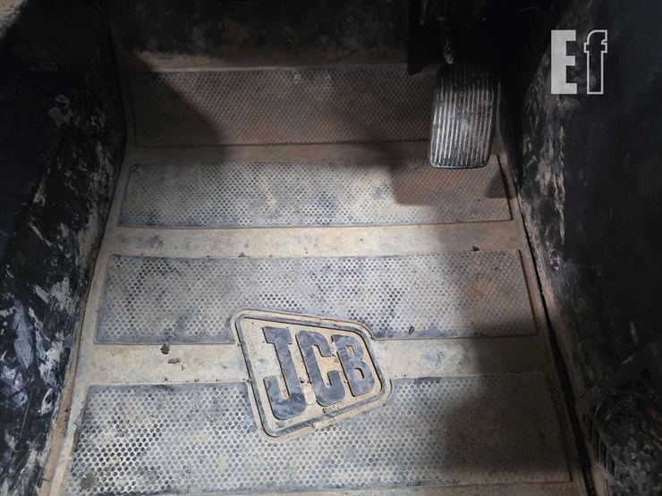2022-jcb-3ts-8t-image-14