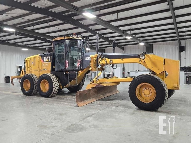 2011-caterpillar-140m2-image-3