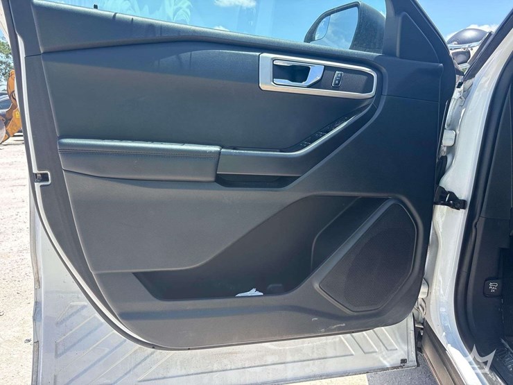 2020-ford-explorer-hybrid-awd-suv-image-11