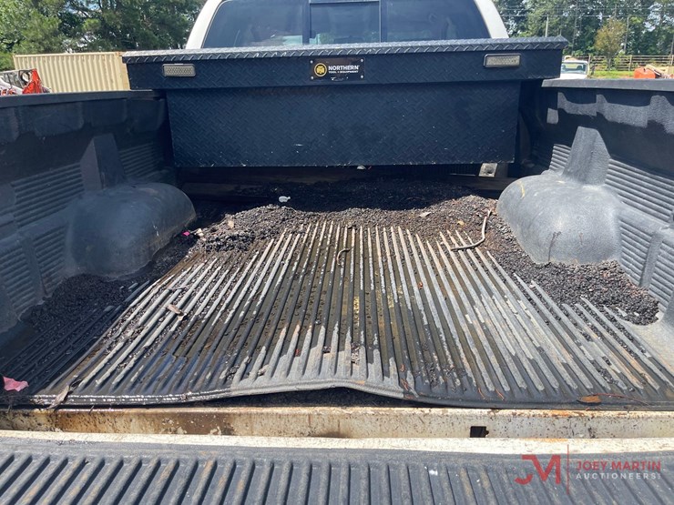 2010-toyota-tundra-sr5-image-16