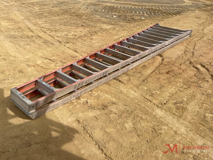 werner-20'-step-ladder-image-4