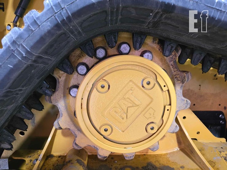 2025-caterpillar-255-image-34