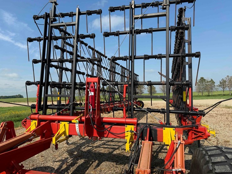 2013-bourgault-7200-image-21