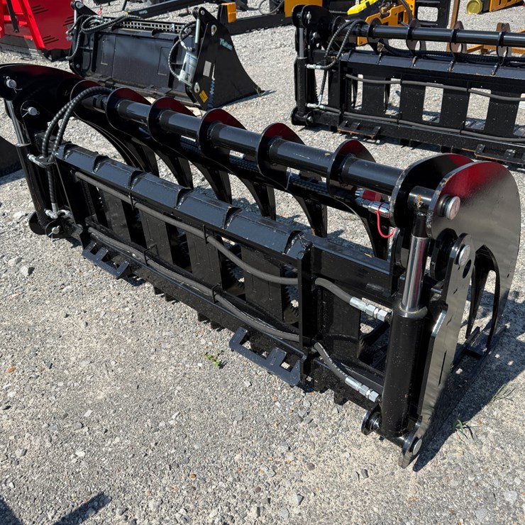 #2014 • Unused Future CLG72 70" Skid Steer Curved Log Grabber C-HXZMQ2605136 INV#48931