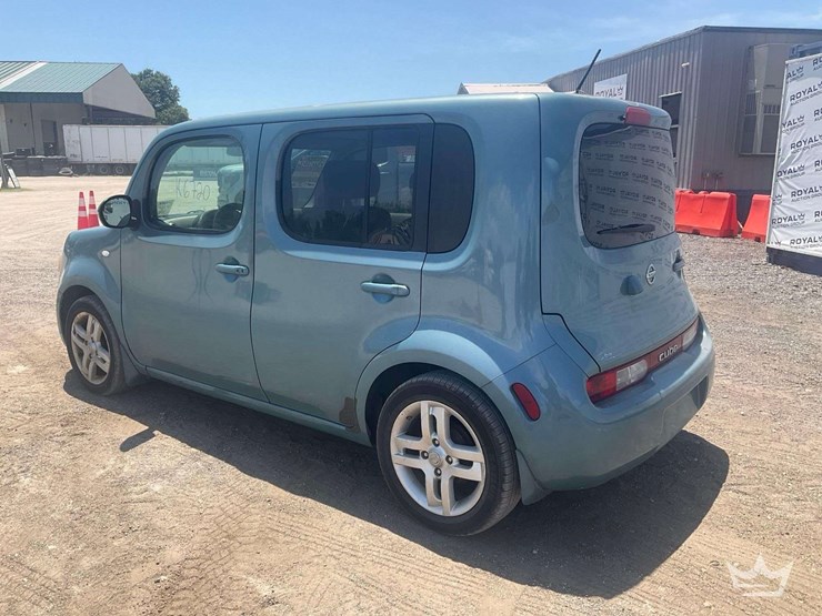 2010-nissan-cube-image-4