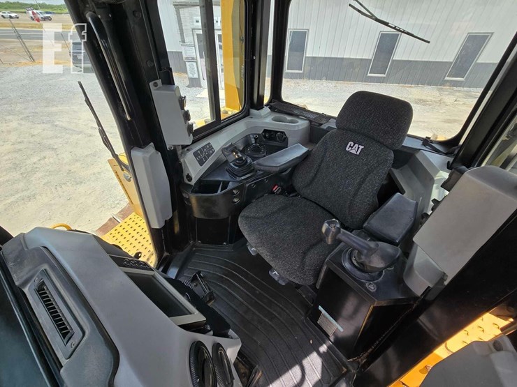 2018-caterpillar-d6t-lgp-image-13