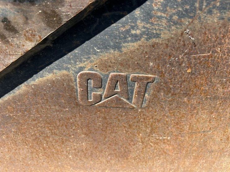 cat-84"-skidsteer-bucket-image-6