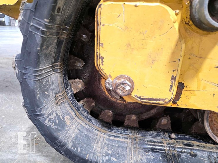 2021-caterpillar-239d3-image-31