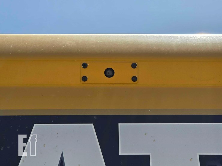 2024-caterpillar-340-image-23