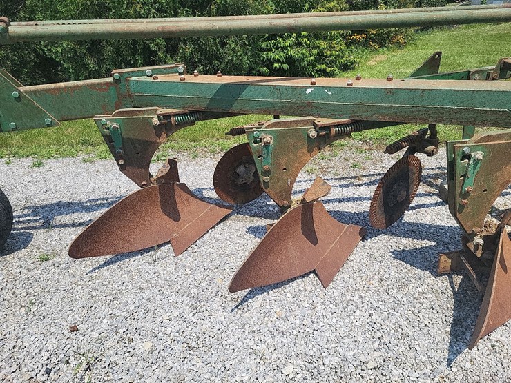 oliver-545-in-furrow--4-bottom-moldboard-plow-w/coulters-image-11