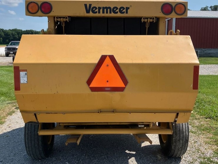 vermeer-664m-round-baler-image-2