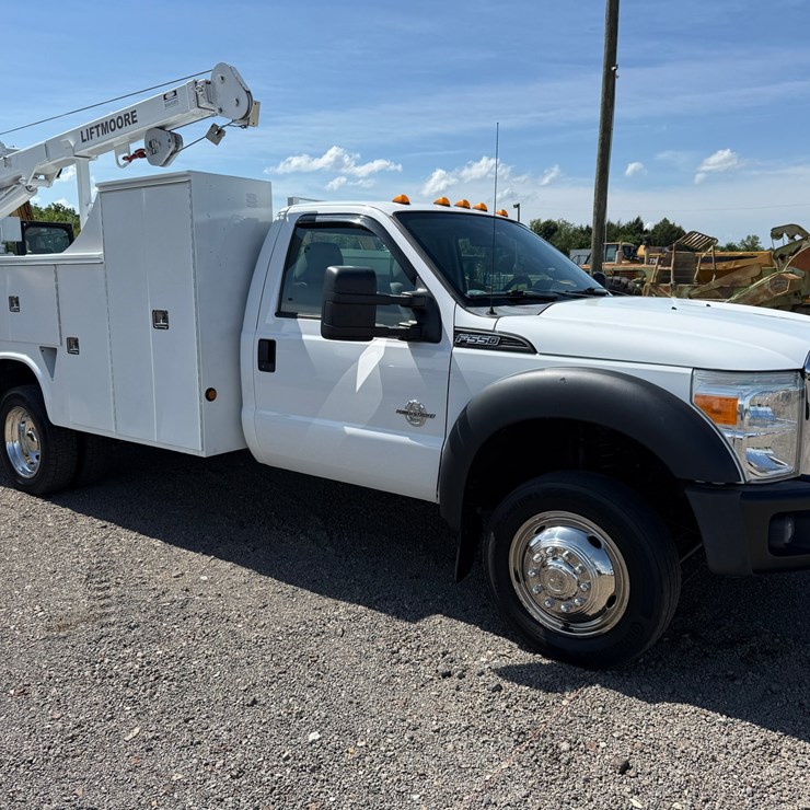 2012 FORD F550