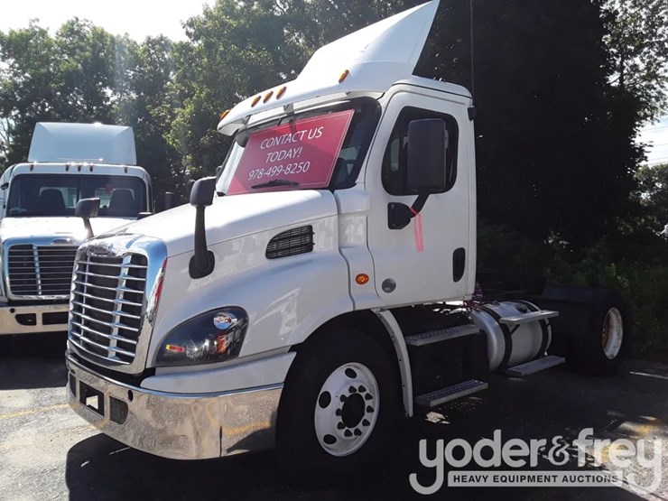 2017-freightliner-cascadia-113-image-1