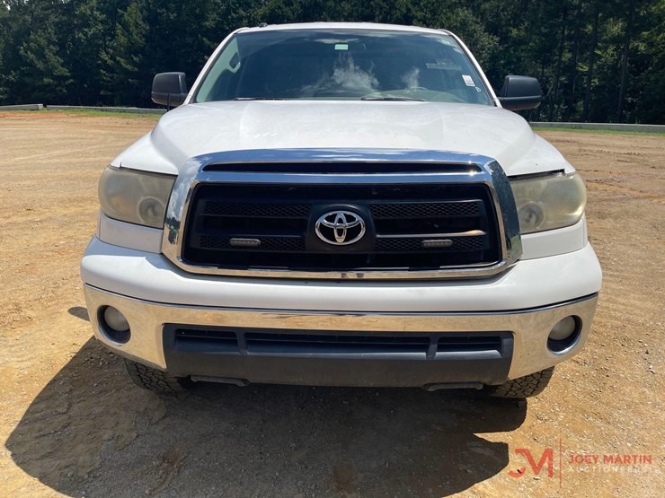 2010-toyota-tundra-sr5-image-7