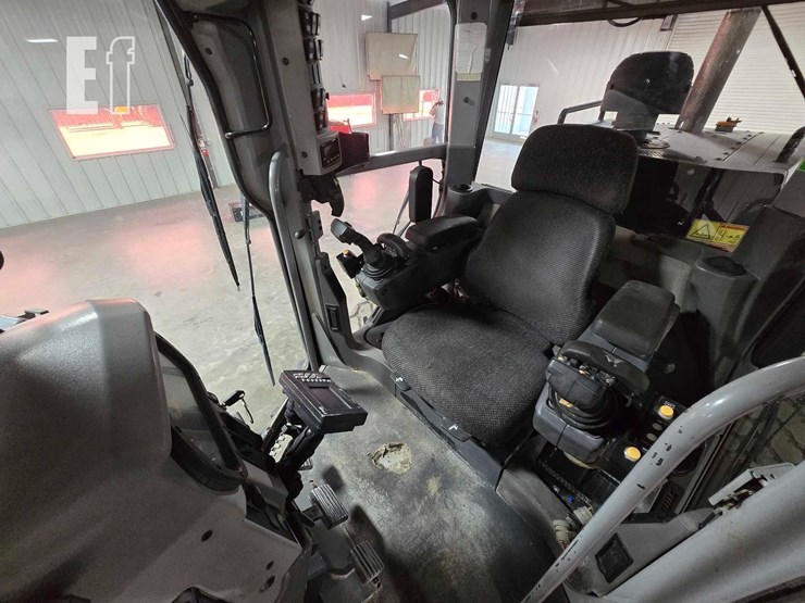 2010-caterpillar-160m-image-15