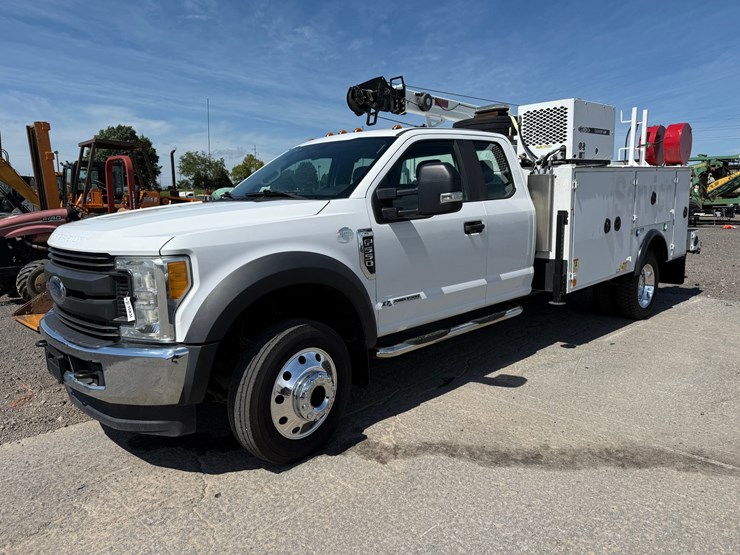 2017-ford-f550-image-1