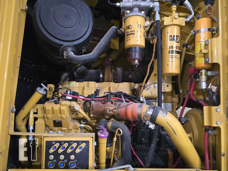 2010-caterpillar-160m-image-25