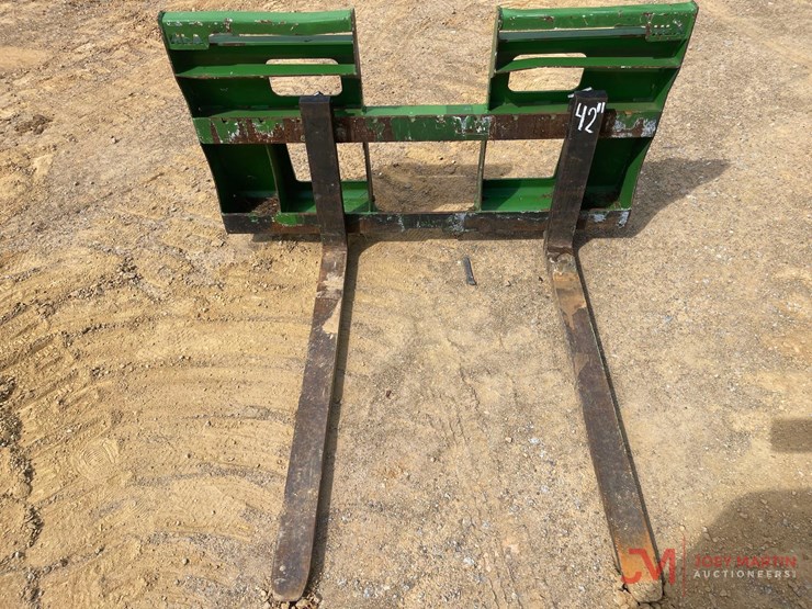 hla-42"-walk-through-forks-john-deere-coupler-image-6
