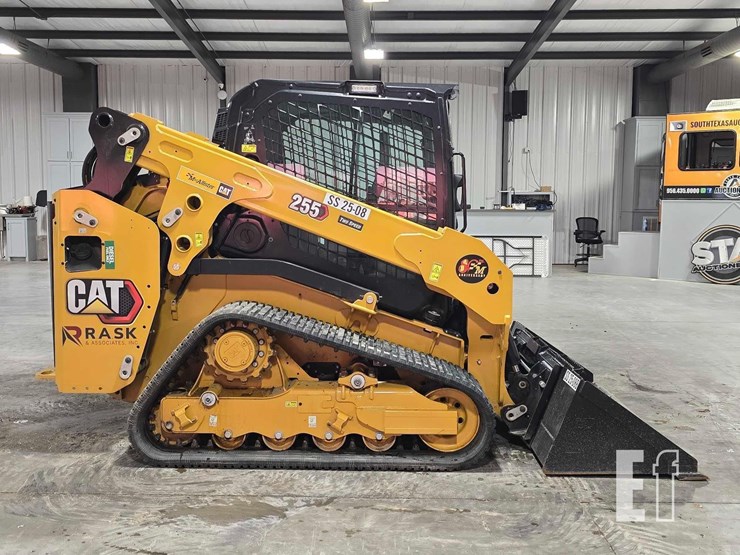 2025-caterpillar-255-image-6