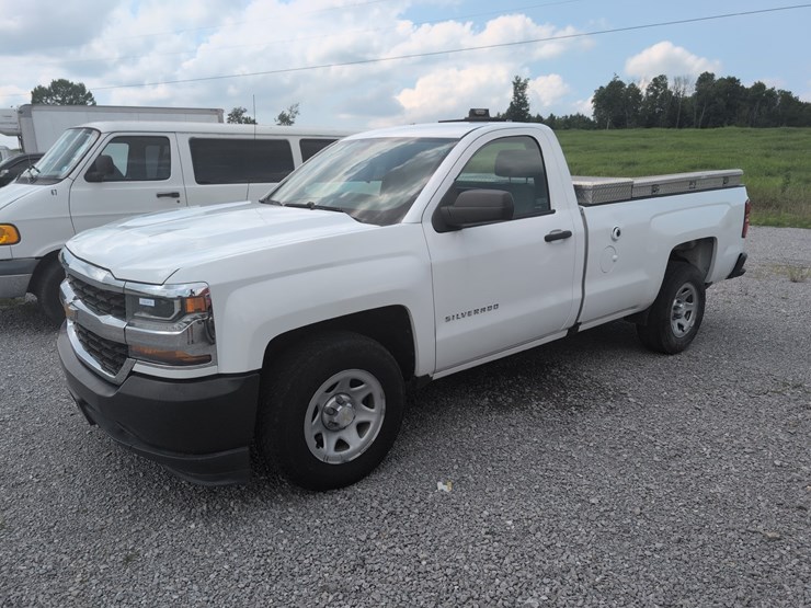 2018-chevrolet-silverado-1500-image-1