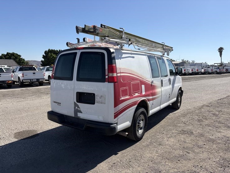 2012-chevrolet-express-2500-image-3