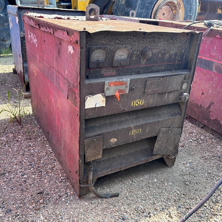 #39070 • LINCOLN ELECTRIC DC-600 WELDER | FOR PARTS/REPAIRS
