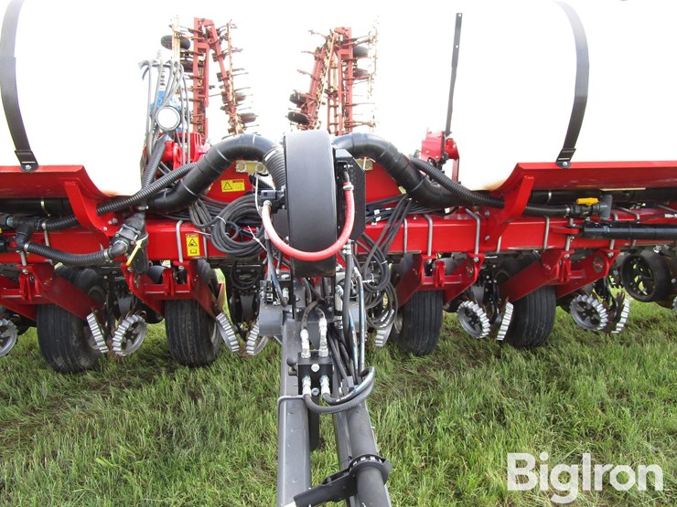 2023-massey-ferguson-pa-w12-12r30-front-fold-planter-w/liquid-fertilizer-image-19
