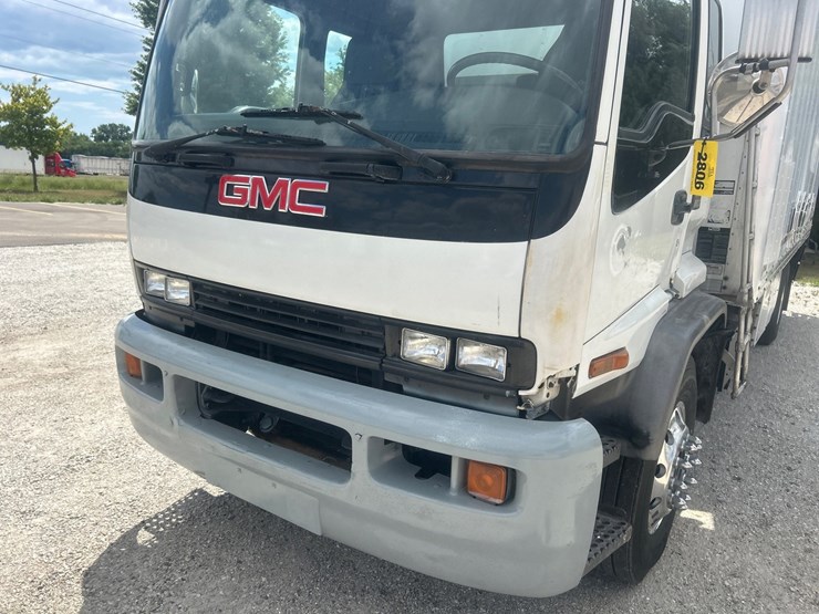 2001-gmc-t7500-image-10