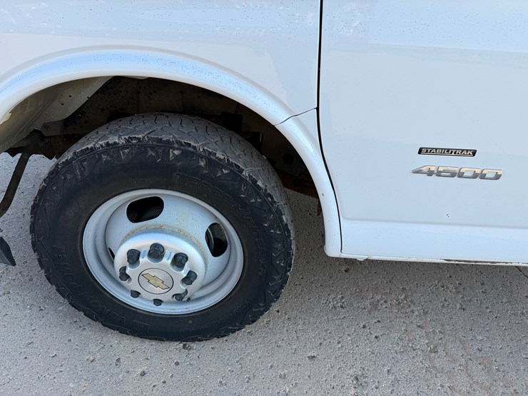 2018-chevrolet-express-4500-image-9