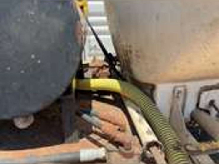 2007-freightliner-m2-106-image-15