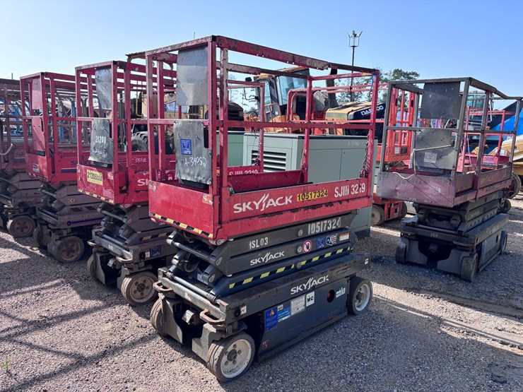 #39052-•-skyjack-sj111-3219-scissorlift-electric-|-for-parts/repairs-image-1