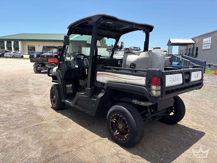 2022-john-deere-gator-image-4