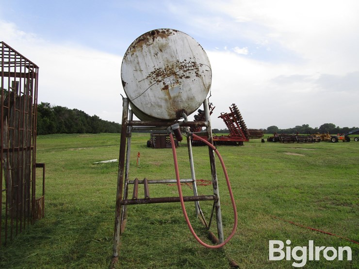 560-gal-fuel-tank-on-stand-image-2
