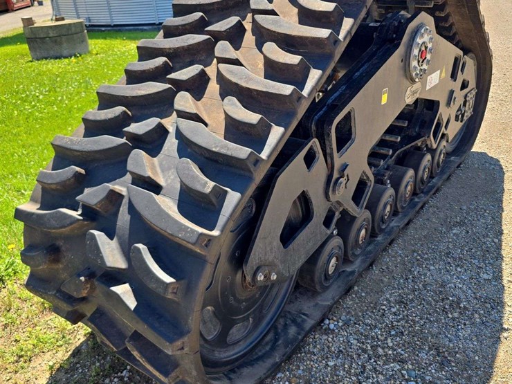 2014-saucy-combine-tracks,-32''-very-low-use,-have-used-two-season,-probably-less-than-1500-acres-of-entire-use,-have-the-adapter-to-fit-a-jd-combine-image-11
